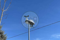 Davis weather station Vantage Vue mounted atop pole