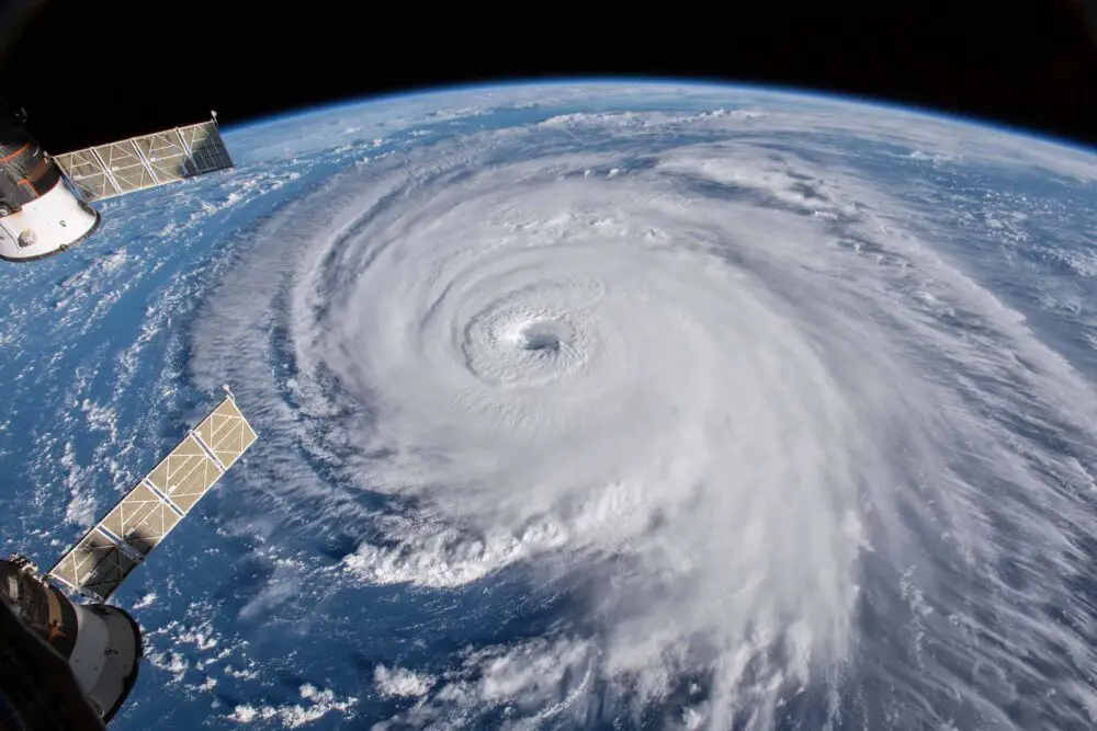 O furacão Florence em 2018 durante uma temporada de furacões no Atlântico acima da média