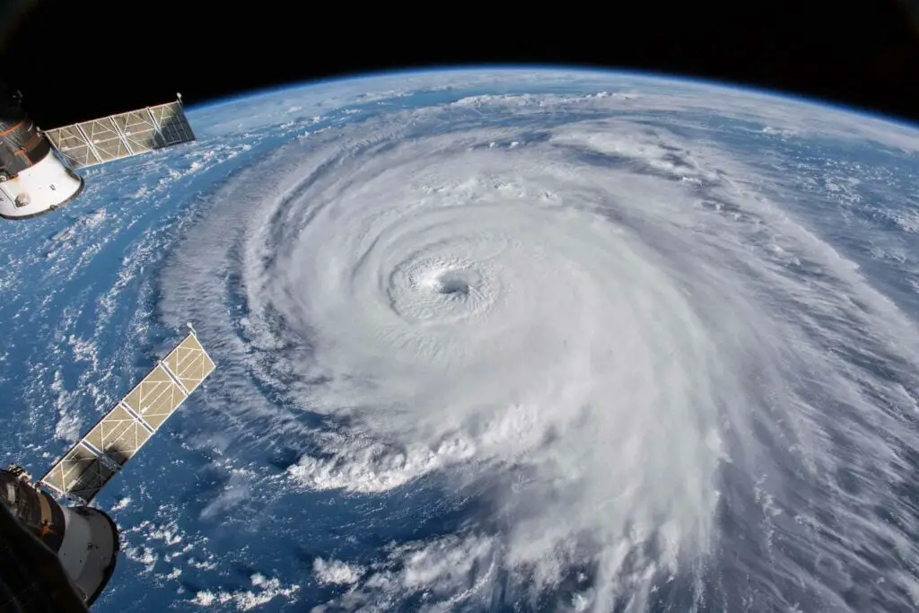 L'ouragan Florence en 2018 lors d'une saison cyclonique atlantique supérieure à la moyenne.