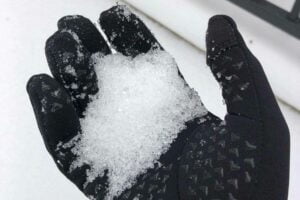 la neige dans un gant