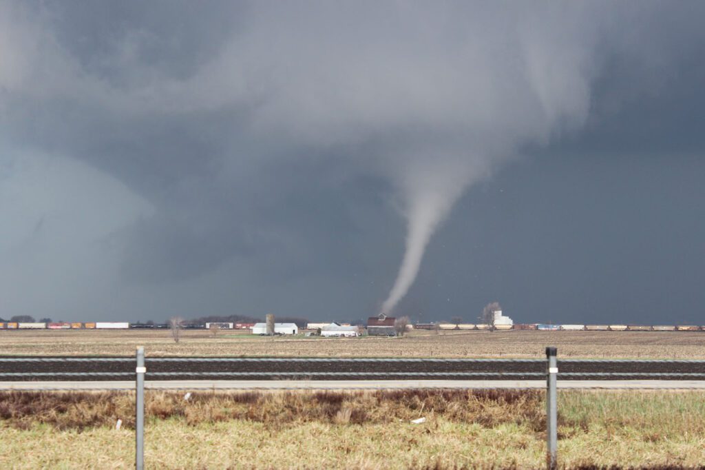 tornado in illinois